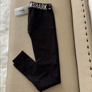 Gym shark leggings
